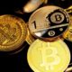BTC Cae por Debajo de los $43.5K; el Mercado de las Criptomonedas se Pone en Rojo