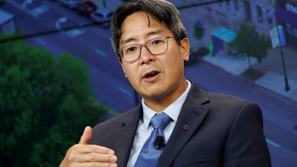 Michael Hsu Dice que los Reguladores Dedican Demasiado Tiempo a las Criptomonedas