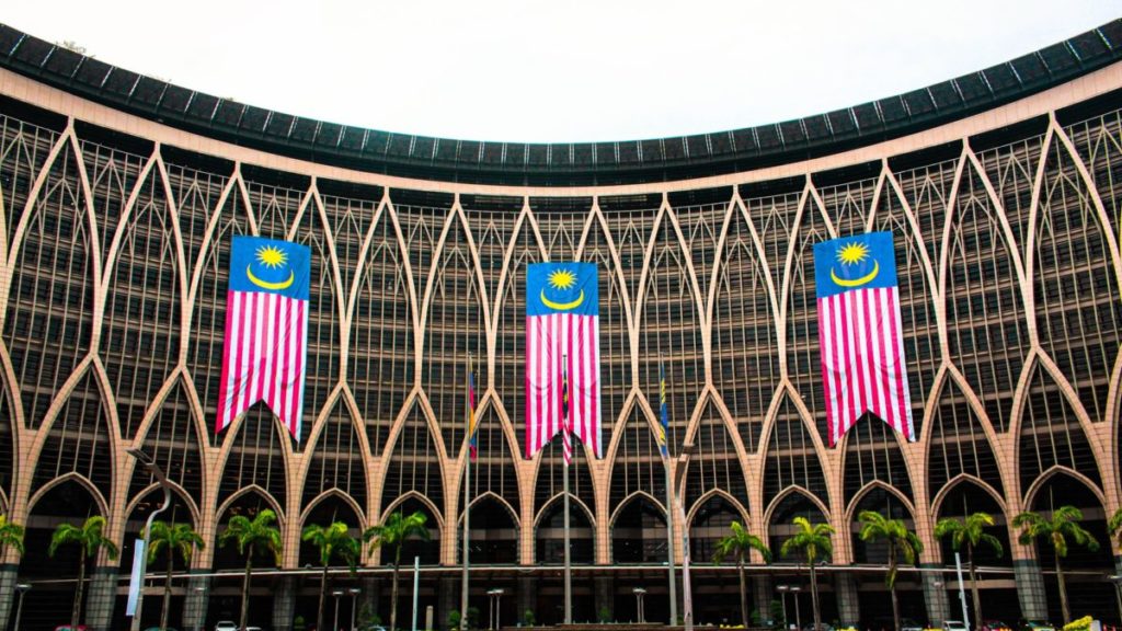 Malaysia Deputy Finance Minister Says They Do Not Plan To Accept Bitcoin As Legal Currency