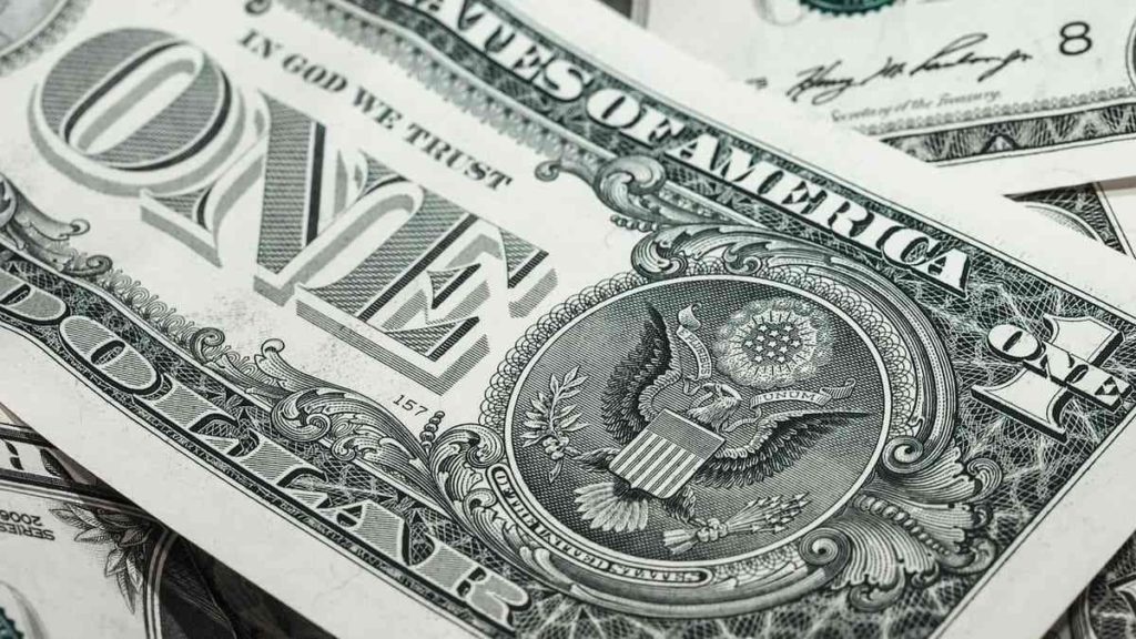 Dollar Slides Toward Monthly Loss as FED Bets Ease